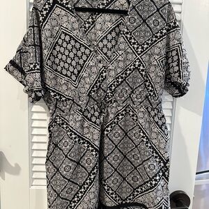 Athleta Black and White Printed Short-Sleeve Swimsuit Cover-up